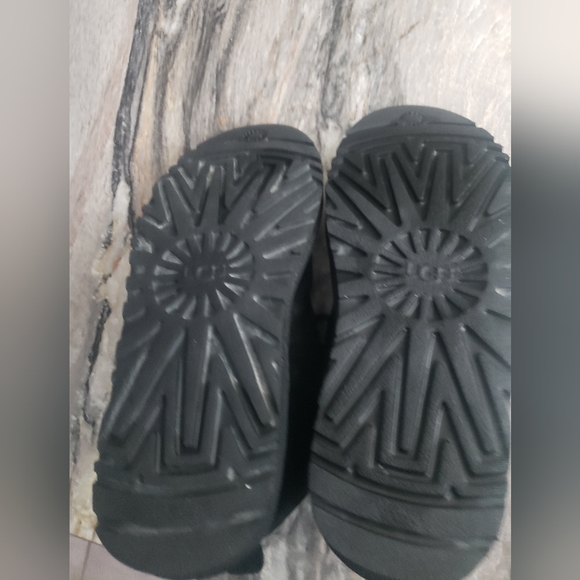 UGG - Picture 6 of 7